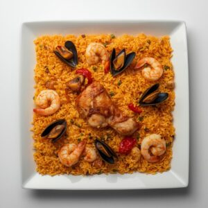 Création d'une photo pesant maximum 300ko format carrée 1 1 d'un plat vu du haut dressé dans une assiette du plat «paella pilon de poulet et fruits de mer de façon réaliste